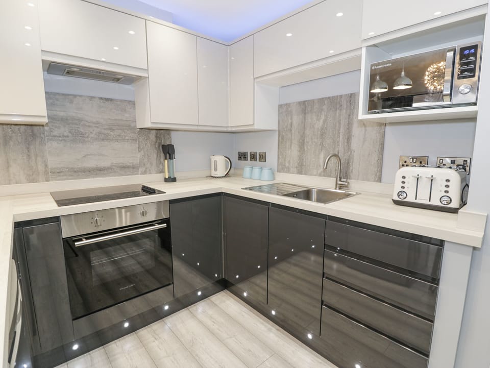 Cottage | Private kitchen | Fridge, dishwasher, electric kettle, toaster