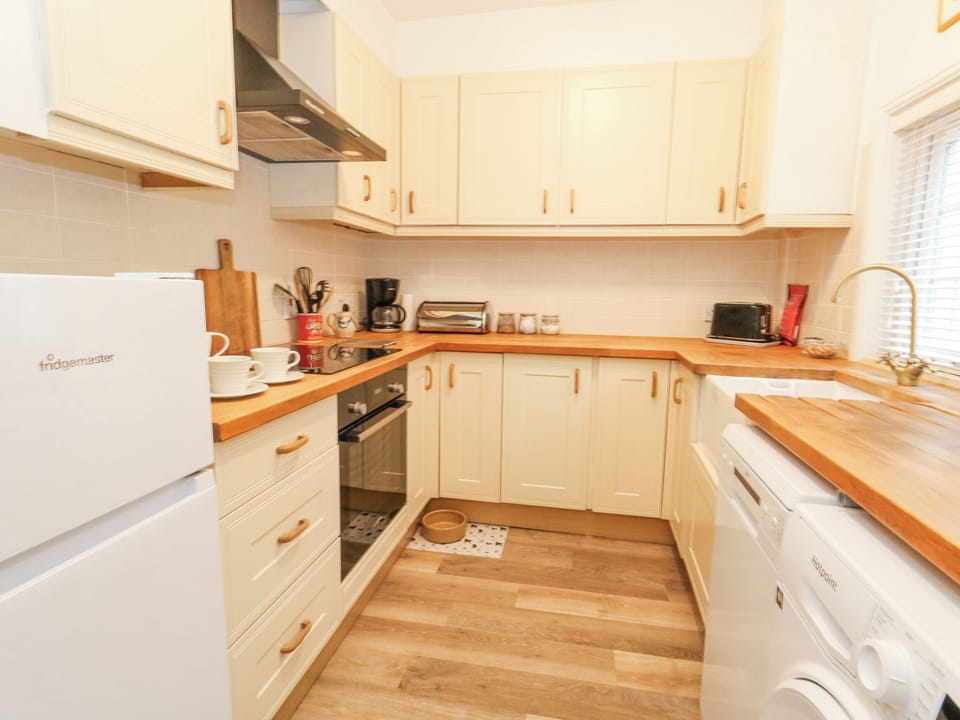 Fridge, dishwasher, electric kettle, toaster