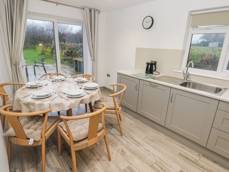 Fridge, dishwasher, cookware/dishes/utensils