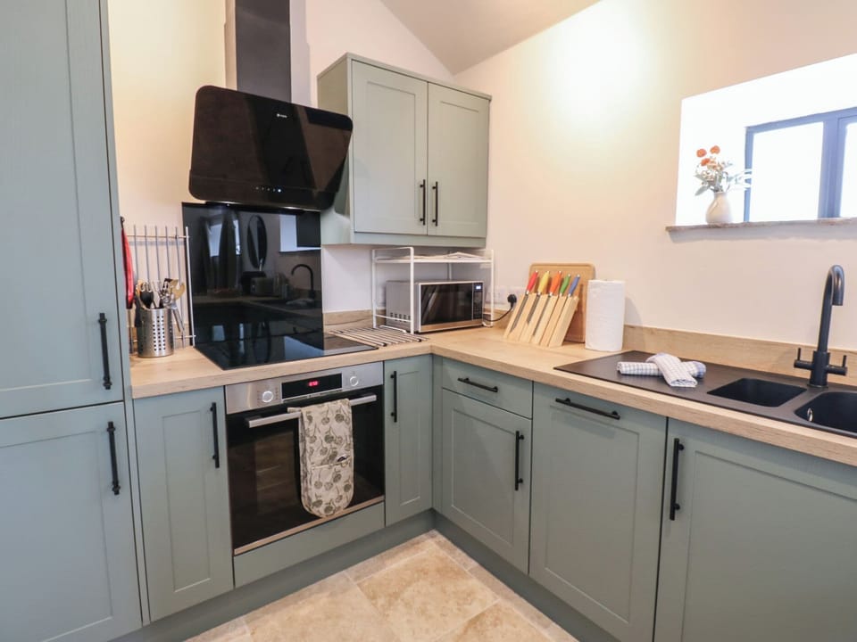 Cottage | Private kitchen | Fridge, dishwasher, electric kettle, toaster