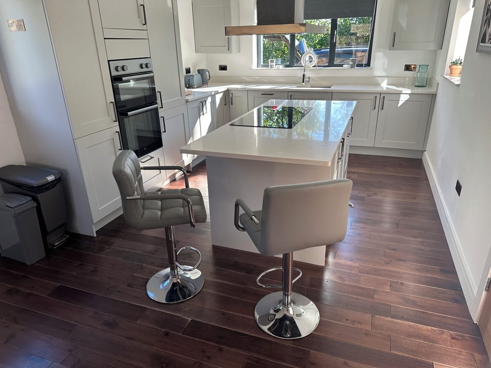 Fridge, dishwasher, toaster, cookware/dishes/utensils