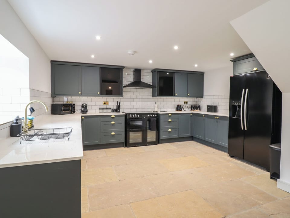 Fridge, dishwasher, cookware/dishes/utensils