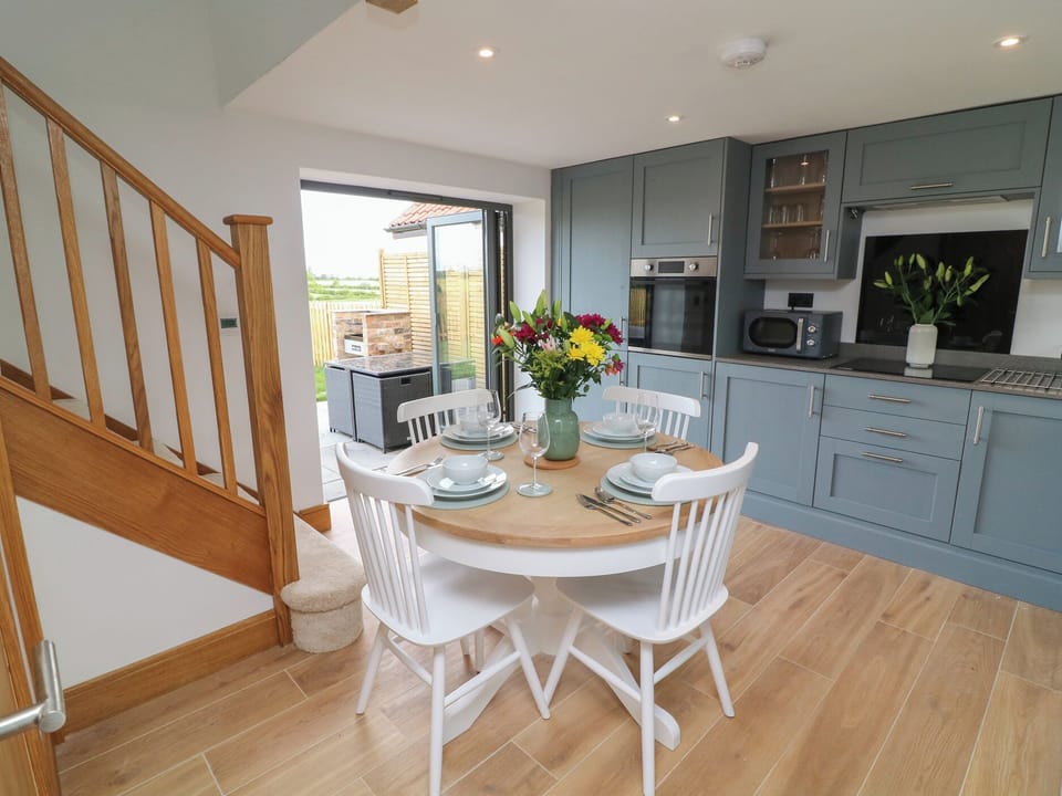Cottage | Dining
