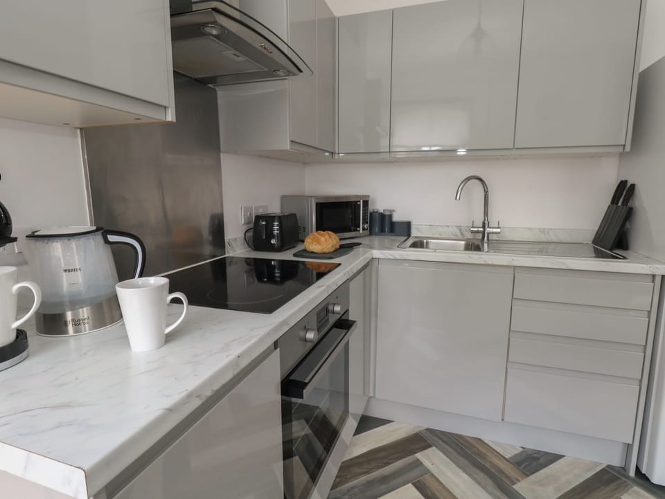 Fridge, dishwasher, electric kettle, toaster
