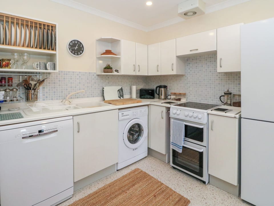 Dishwasher, cookware/dishes/utensils