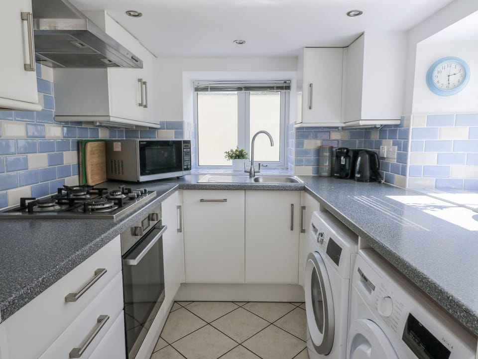 Fridge, dishwasher, cookware/dishes/utensils