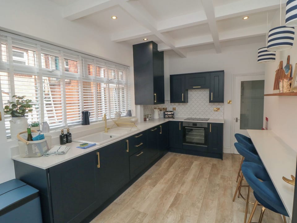 Fridge, dishwasher, electric kettle, toaster