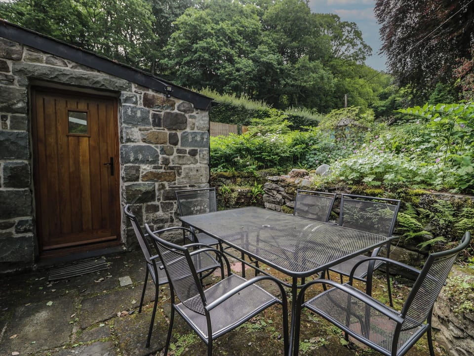 Cottage | Outdoor dining