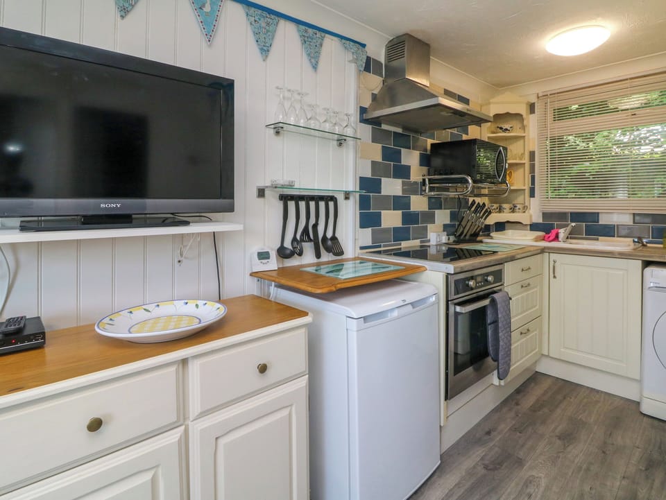 Fridge, electric kettle, toaster, cookware/dishes/utensils