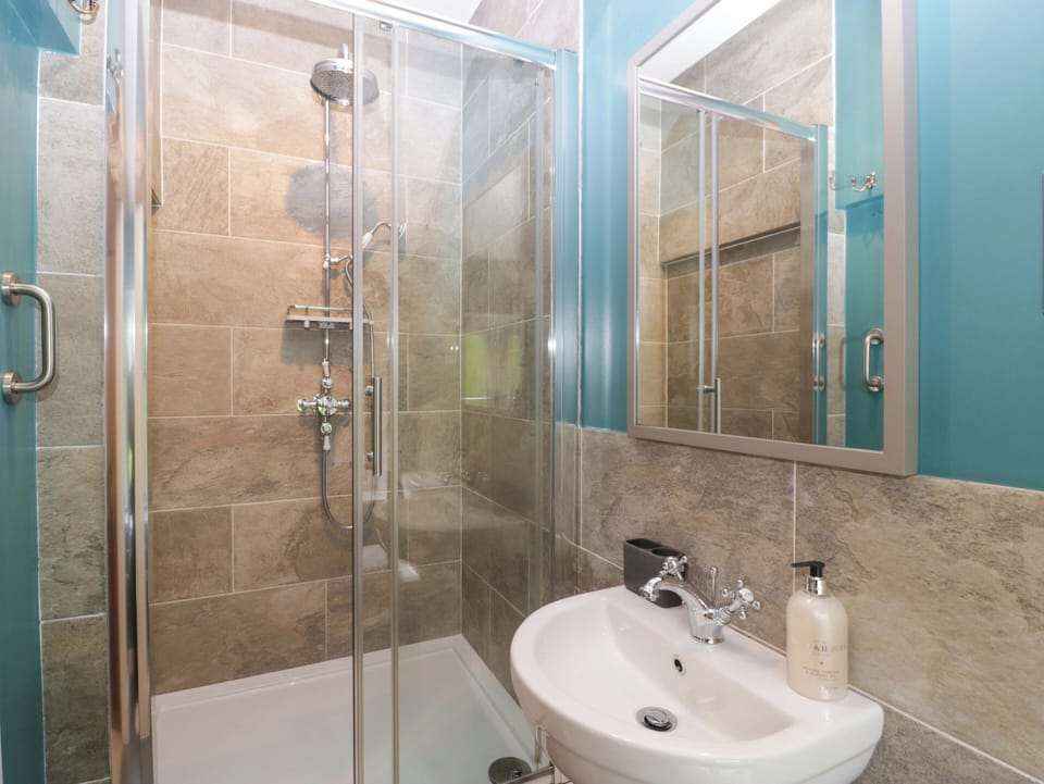 2 Loxter Villas Cottage in Malvern Hills District