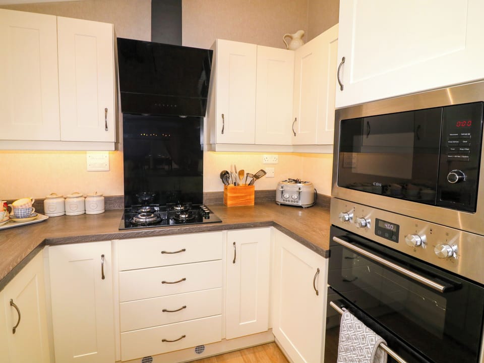 Fridge, dishwasher, cookware/dishes/utensils