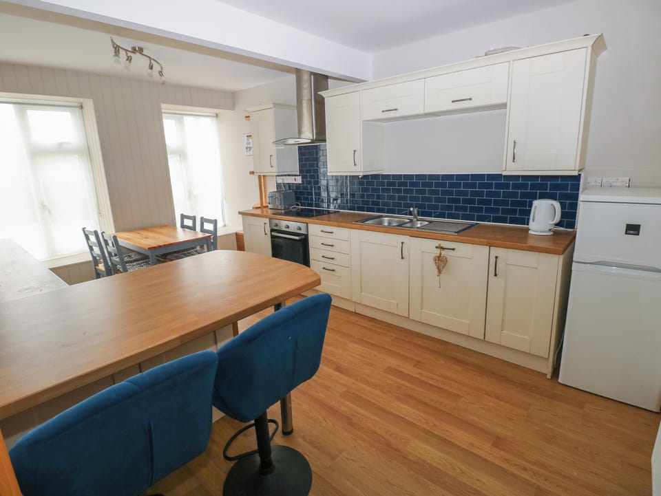 Fridge, dishwasher, electric kettle, toaster