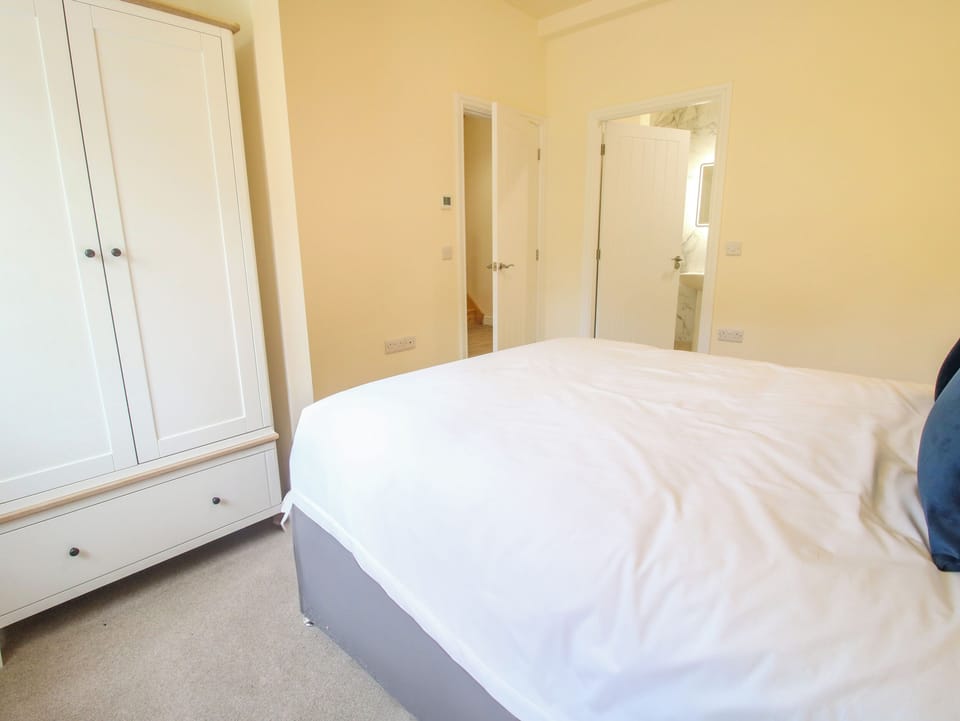4 bedrooms, individually decorated, individually furnished, free WiFi