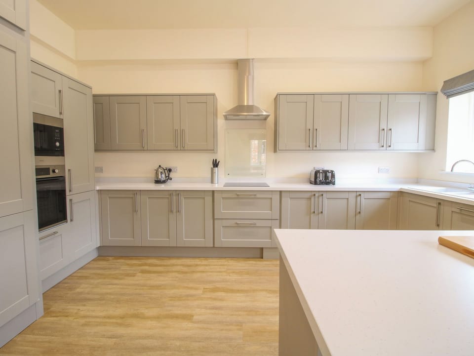 Dishwasher, cookware/dishes/utensils