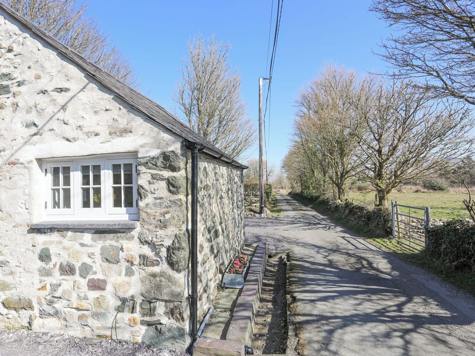 Cottage | Property grounds