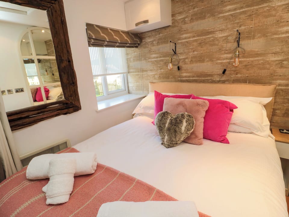 1 bedroom, individually decorated, individually furnished, free WiFi