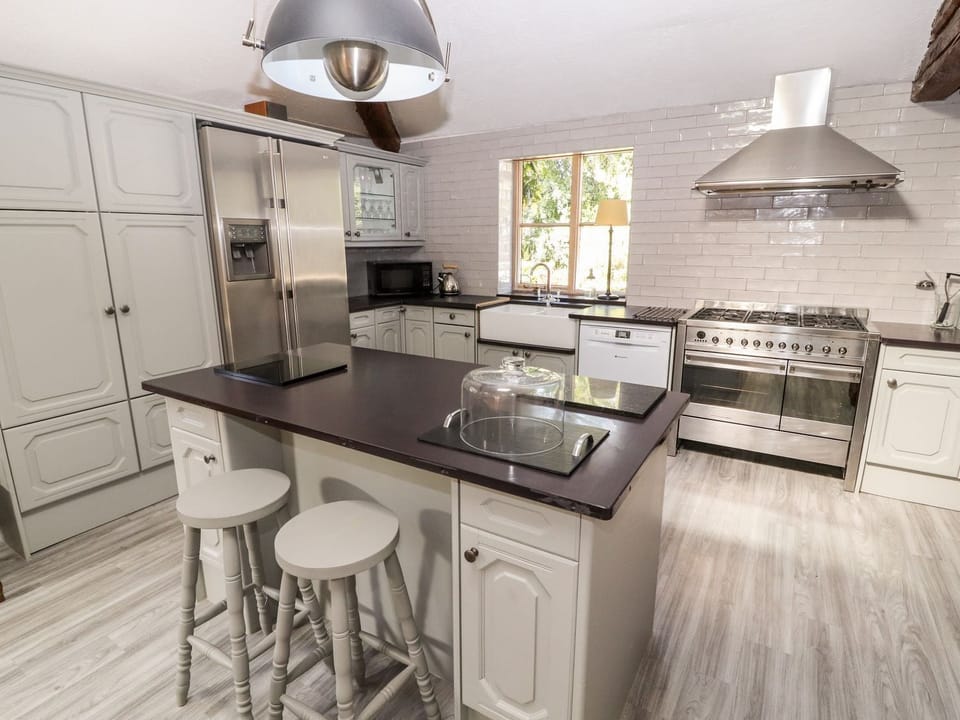 Dishwasher, cookware/dishes/utensils