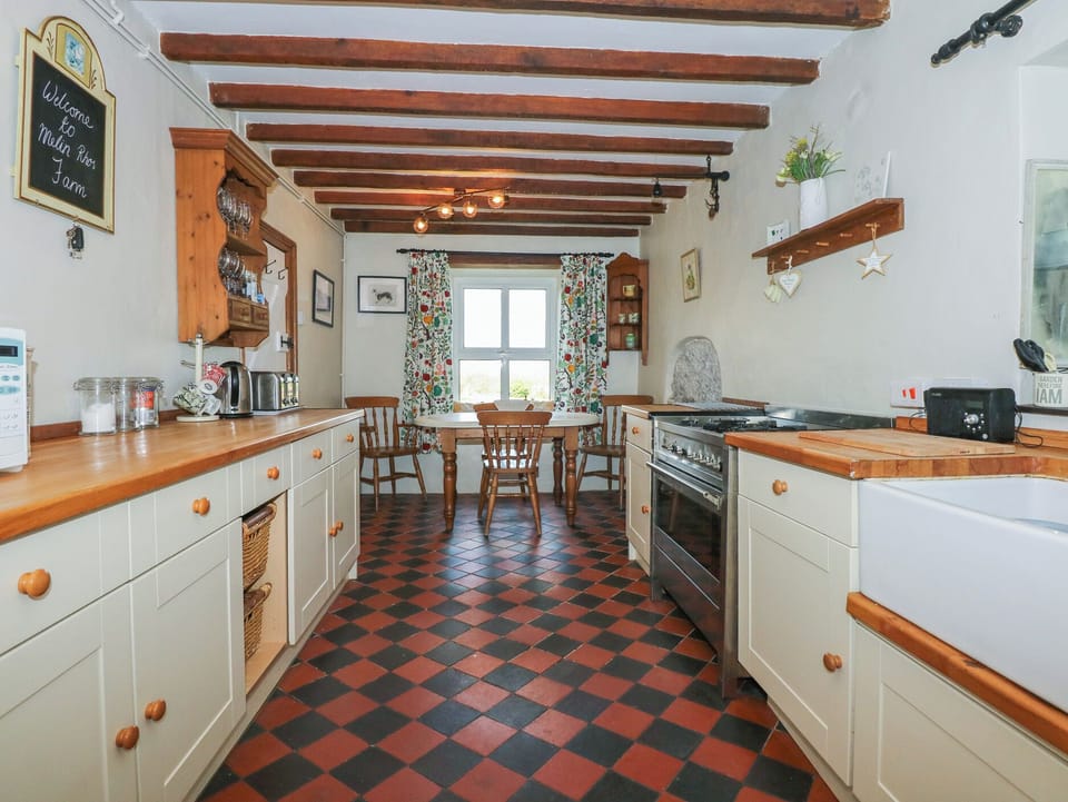 Fridge, microwave, dishwasher, cookware/dishes/utensils