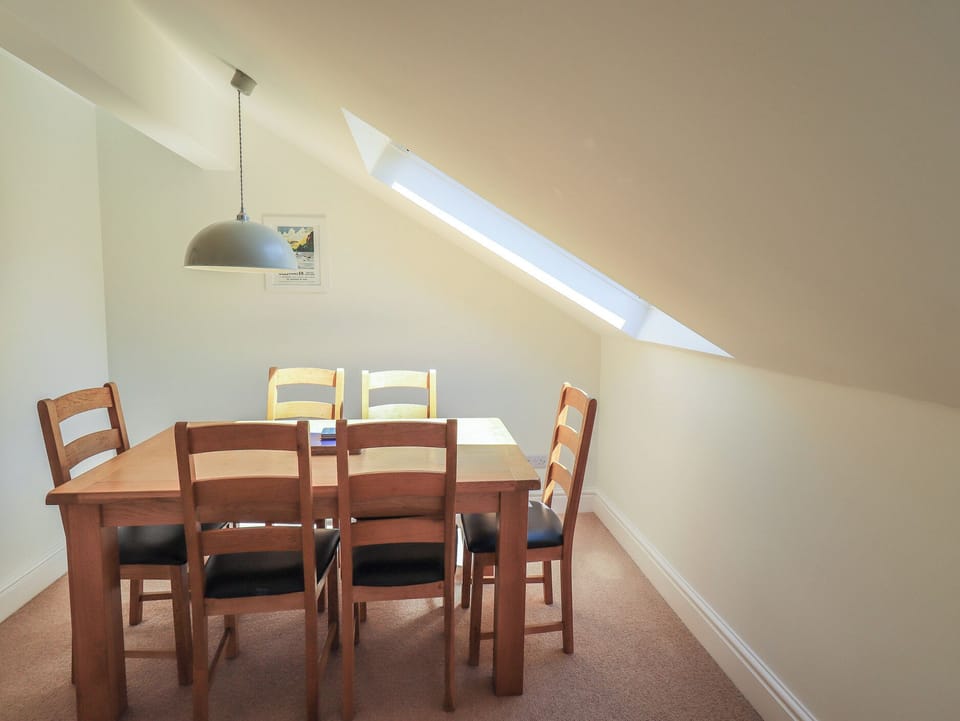 Cottage | Dining