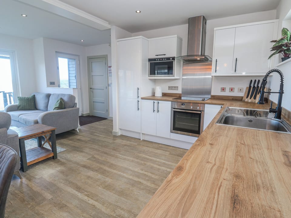 Cottage | Private kitchen | Fridge, dishwasher, electric kettle, toaster