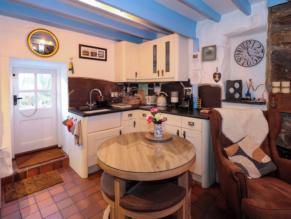 Fridge, microwave, toaster, cookware/dishes/utensils