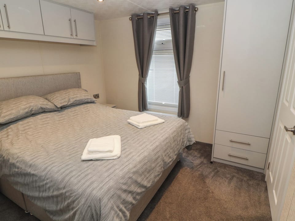 2 bedrooms, individually decorated, individually furnished, free WiFi
