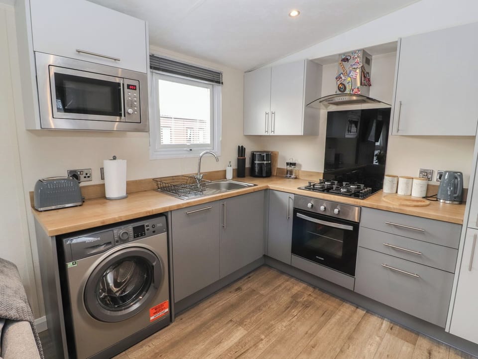 Microwave, dishwasher, toaster, cookware/dishes/utensils