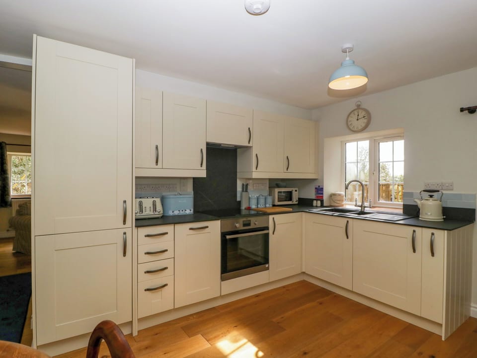 Dishwasher, cookware/dishes/utensils
