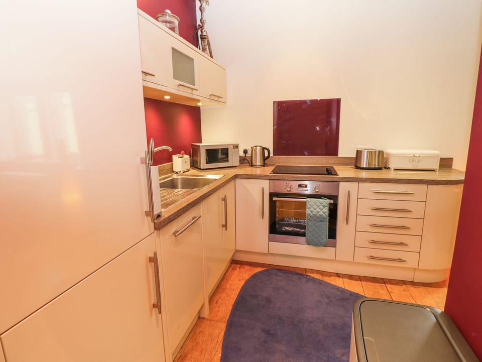 Fridge, dishwasher, toaster, cookware/dishes/utensils