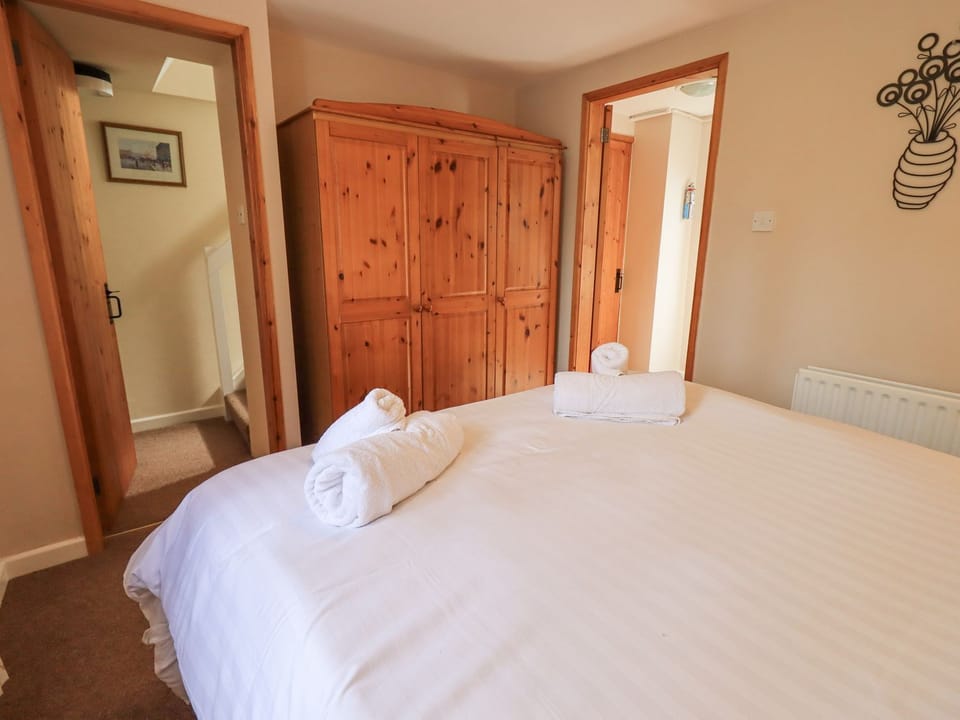 4 bedrooms, individually decorated, individually furnished, free WiFi