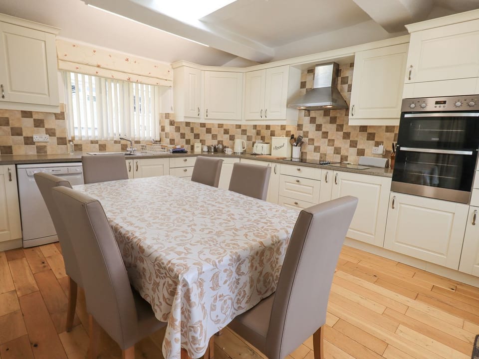 Fridge, dishwasher, cookware/dishes/utensils