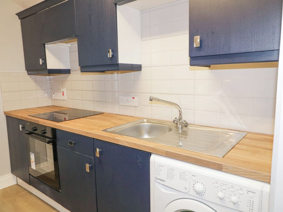 Cookware/dishes/utensils