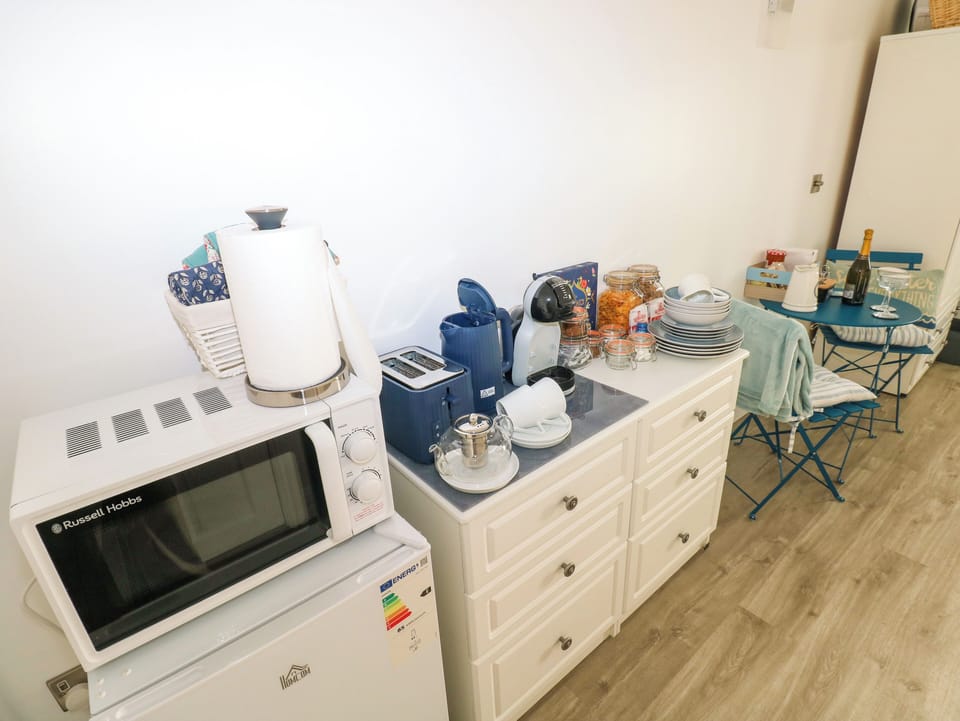 Cookware/dishes/utensils