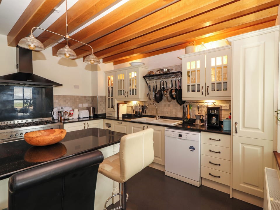 Fridge, microwave, dishwasher, cookware/dishes/utensils