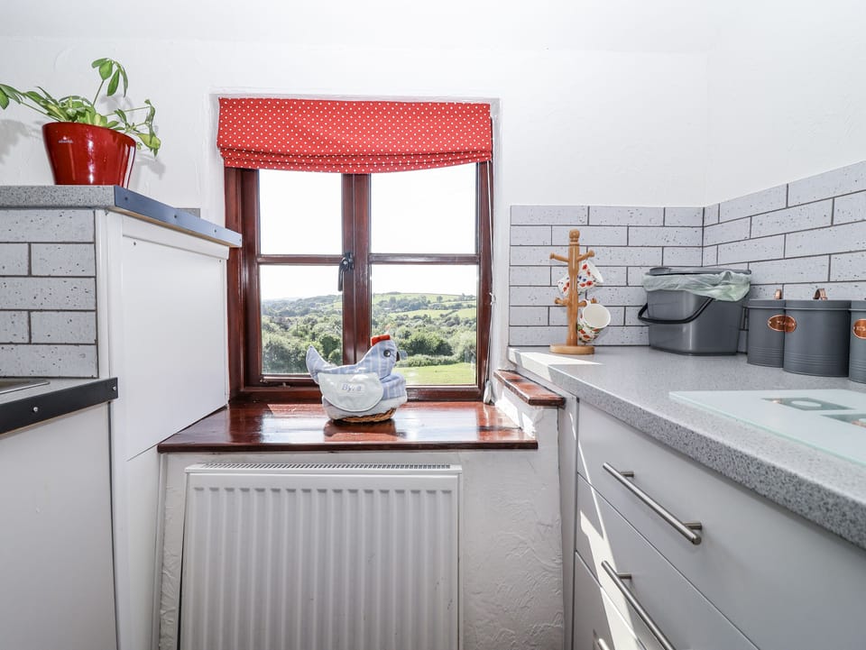 Cottage | Private kitchen | Fridge, dishwasher, electric kettle, toaster