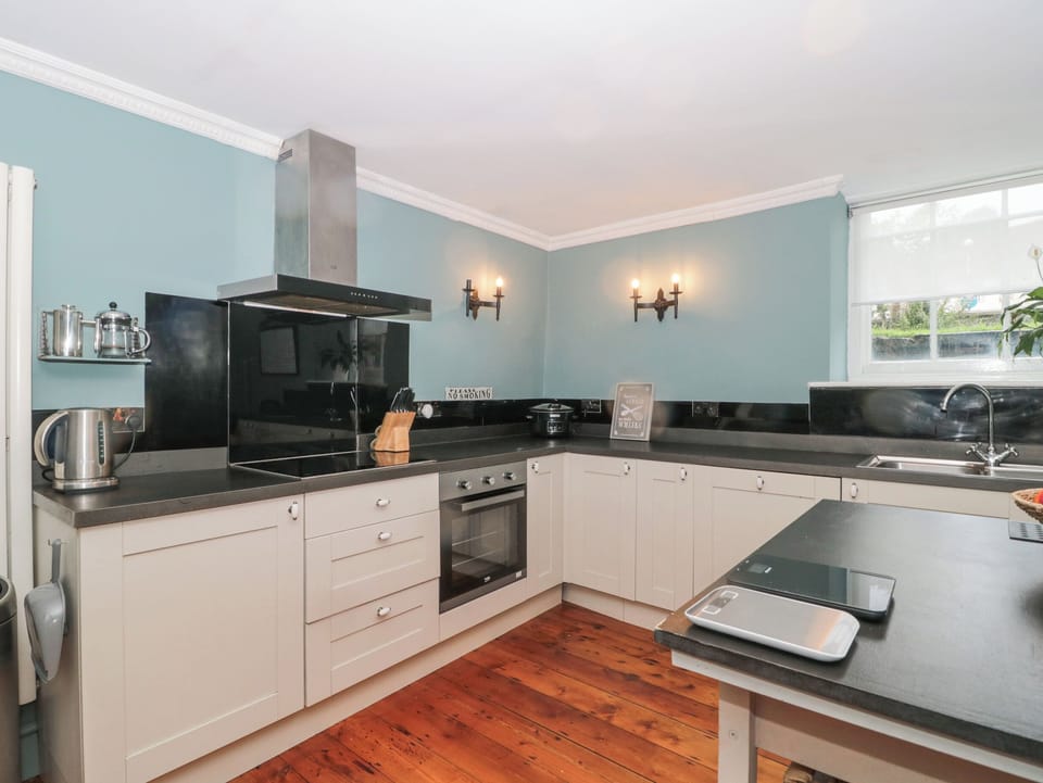 Fridge, dishwasher, electric kettle, toaster