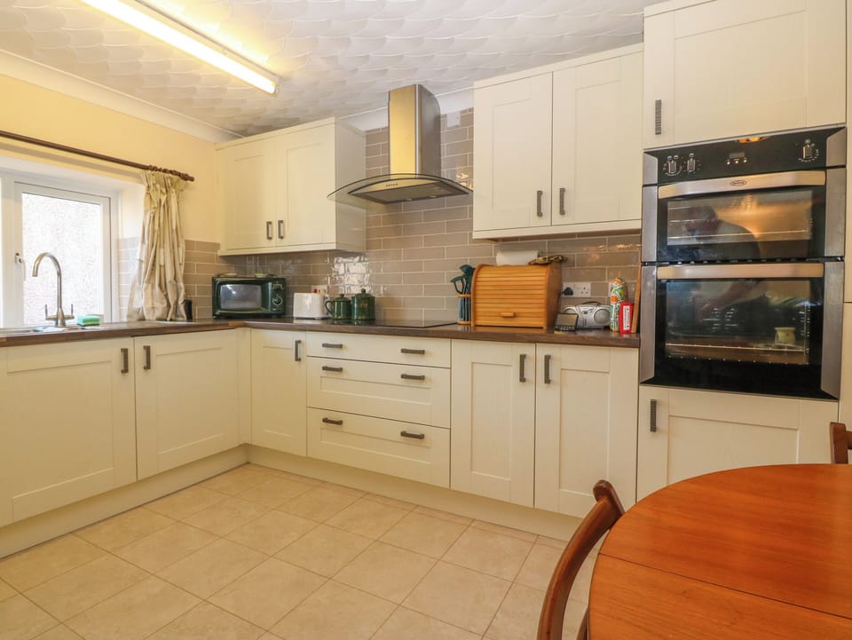 Fridge, dishwasher, electric kettle, toaster