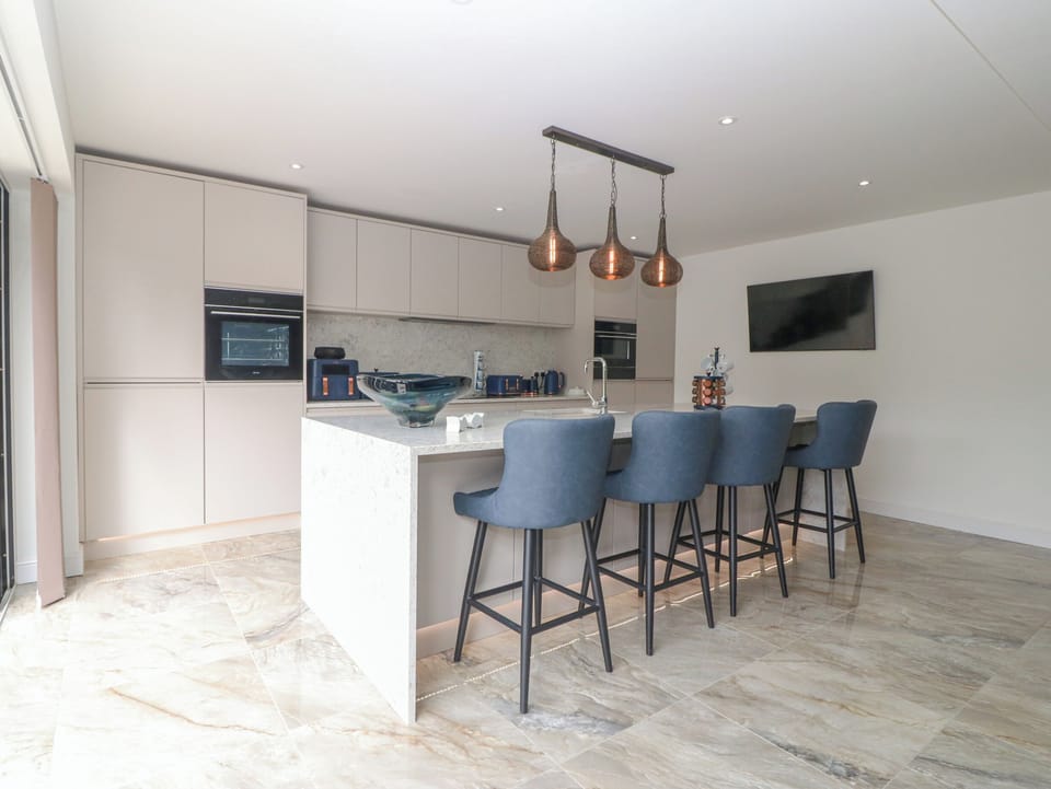 Fridge, dishwasher, electric kettle, toaster