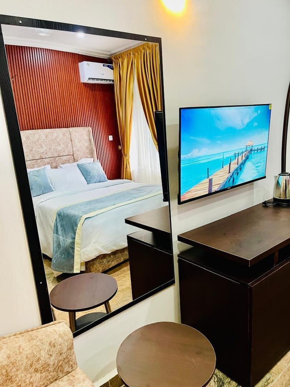 Luxury Single Room | Premium bedding, desk, laptop workspace, soundproofing