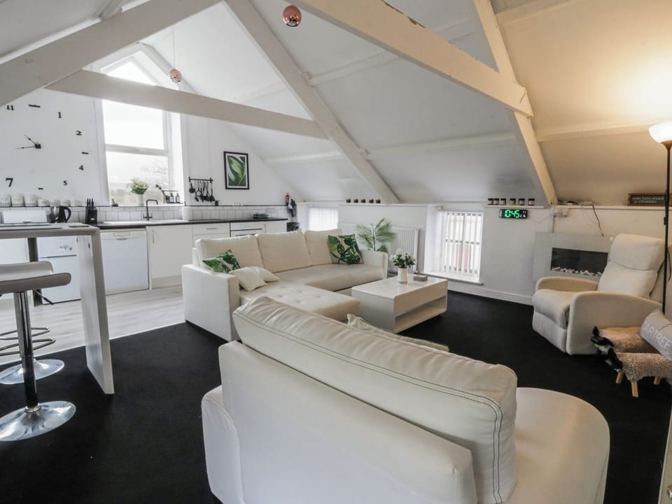 Fridge, dishwasher, electric kettle, toaster