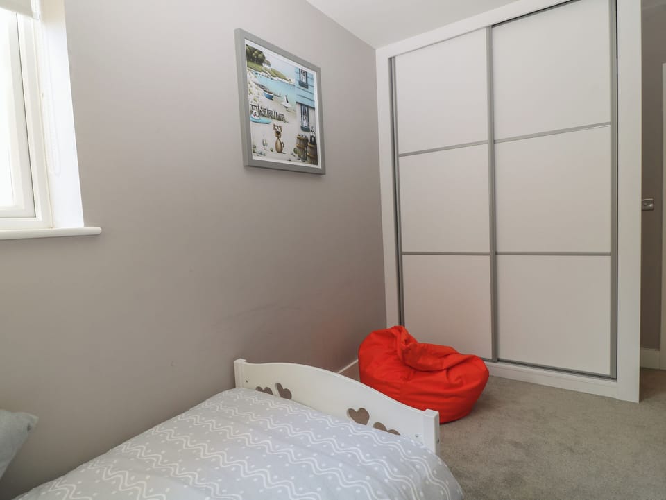 2 bedrooms, individually decorated, individually furnished, free WiFi