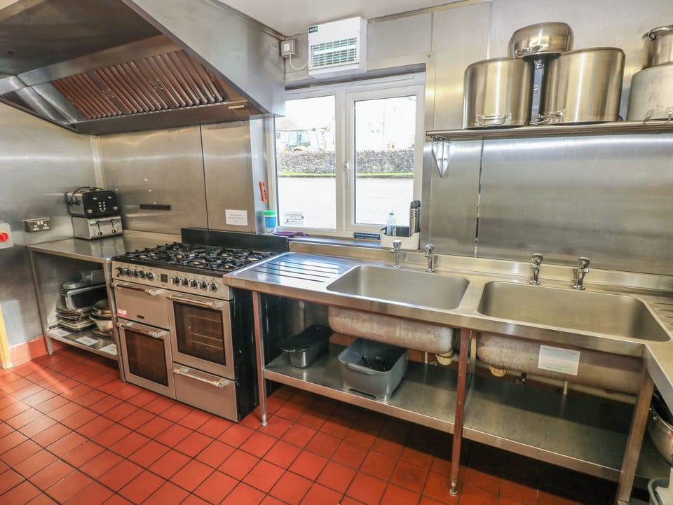 Fridge, dishwasher, cookware/dishes/utensils