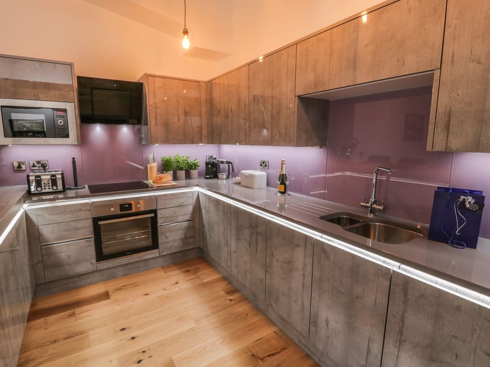 Fridge, dishwasher, cookware/dishes/utensils