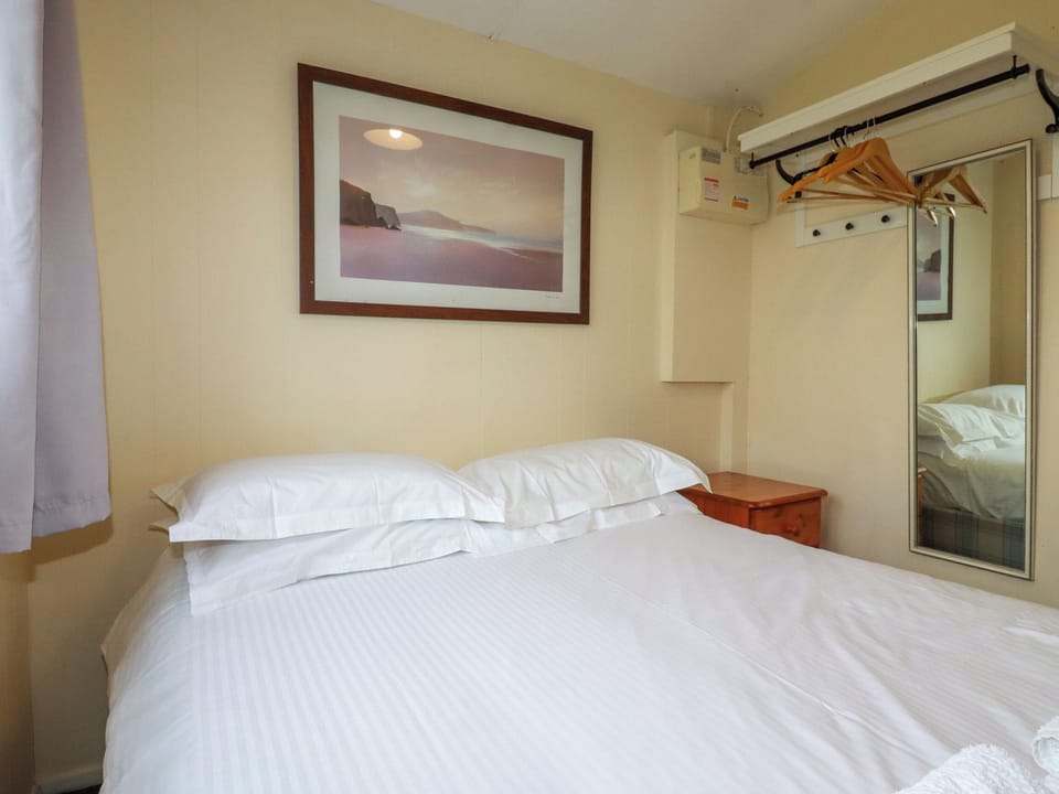 2 bedrooms, individually decorated, individually furnished, free WiFi