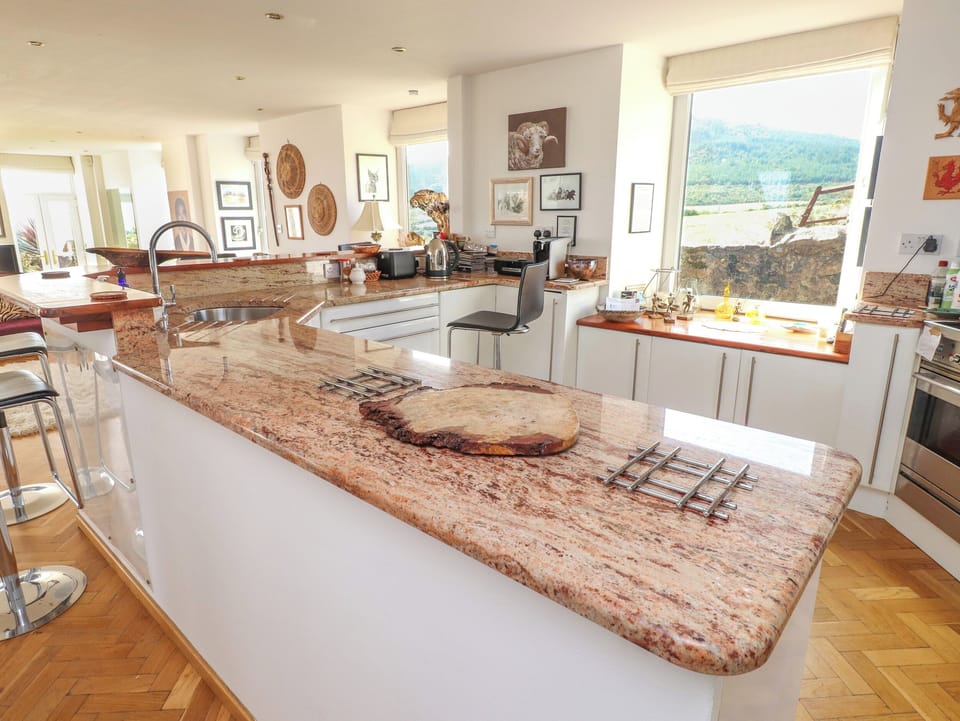 Fridge, dishwasher, electric kettle, toaster