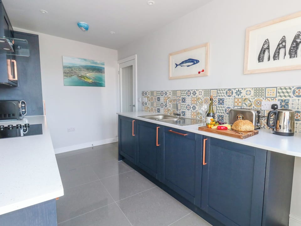 Fridge, dishwasher, electric kettle, toaster
