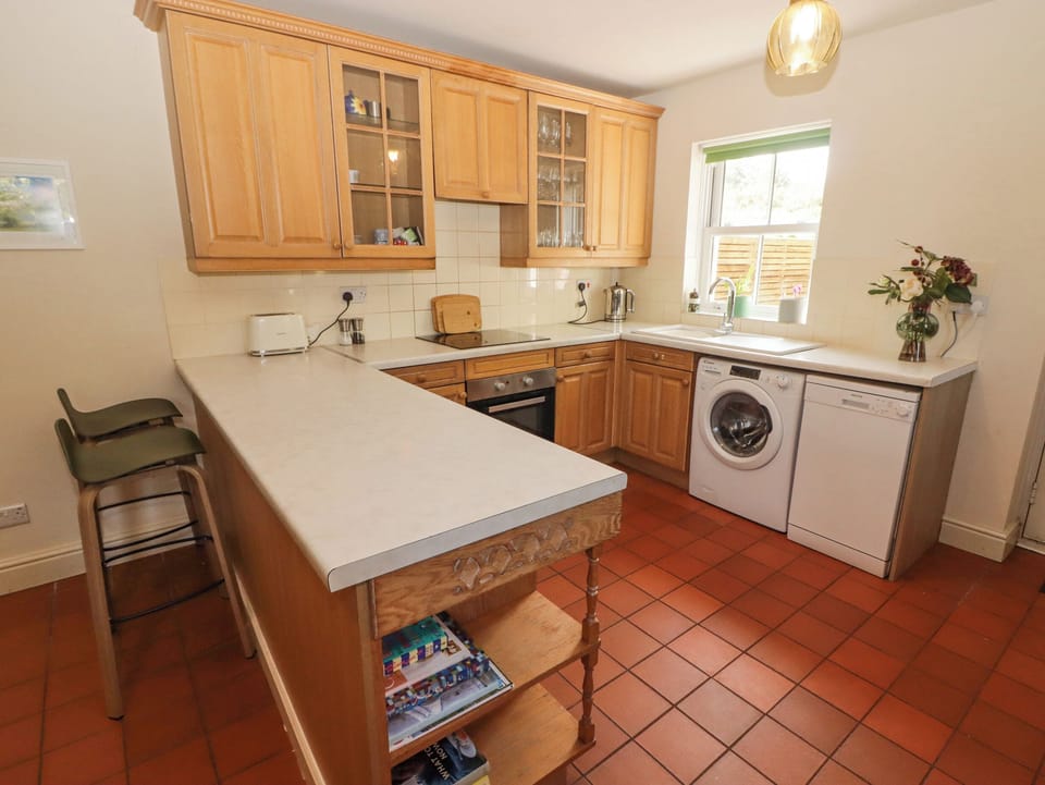 Fridge, dishwasher, electric kettle, toaster