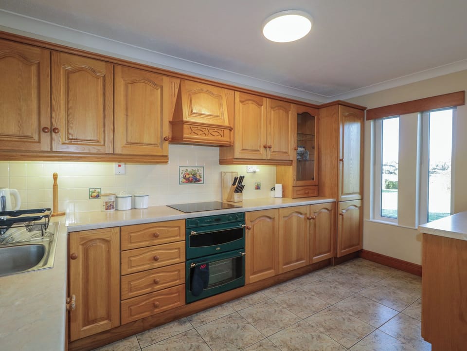 Dishwasher, electric kettle, cookware/dishes/utensils