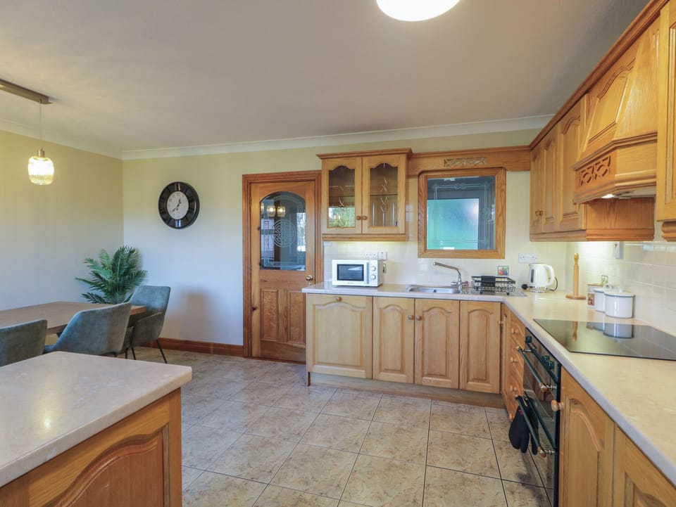 Dishwasher, electric kettle, cookware/dishes/utensils