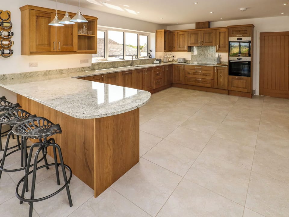 Fridge, dishwasher, cookware/dishes/utensils